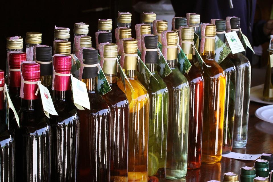 Liqueurs Extracts Differences
